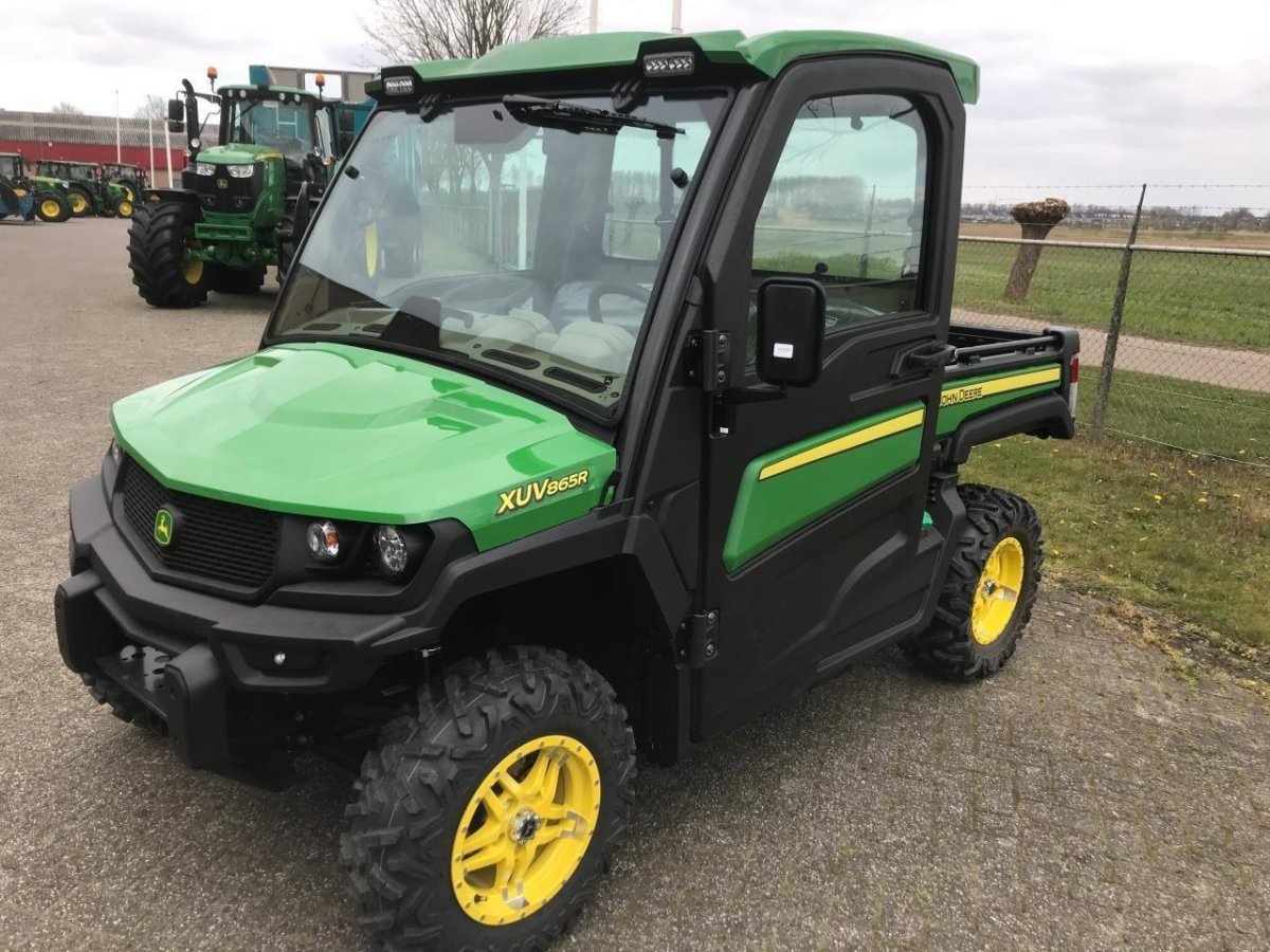 Мотовездеход John Deere Gator