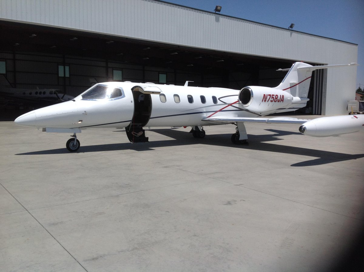 Самолет Learjet 35