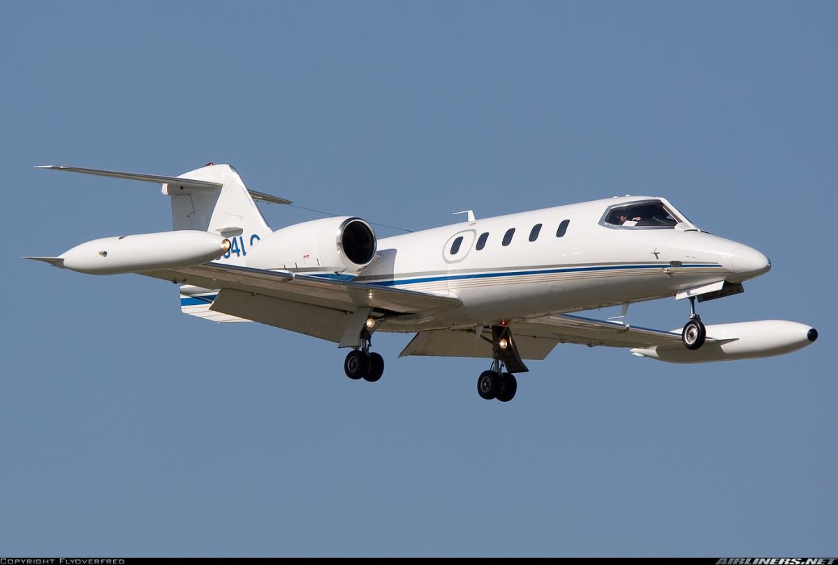 Бомбардир Лирджет 35