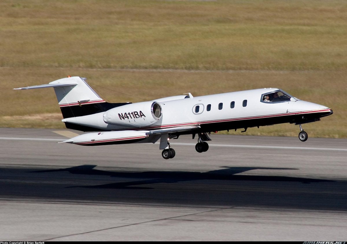 Самолет Learjet 35