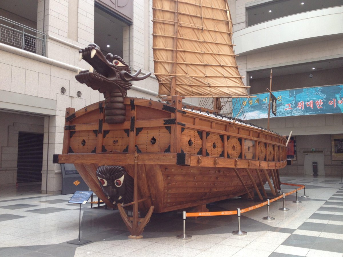 Кора́бль-черепа́ха, Кобуксо́н