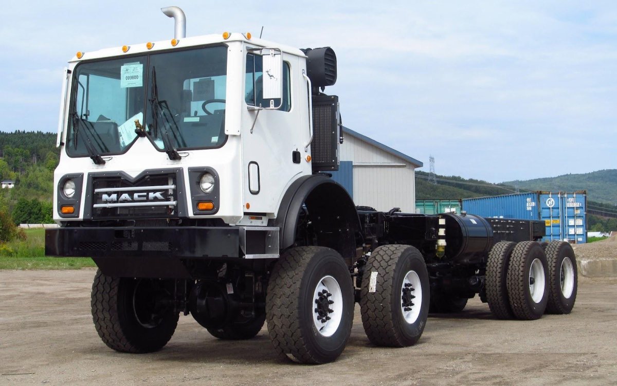 Mack тягач 6x6