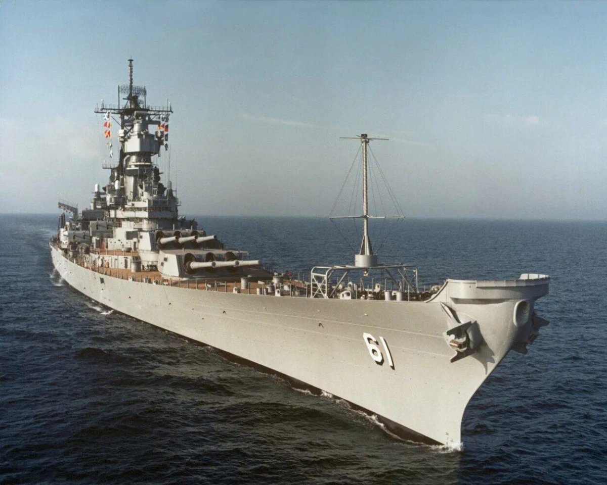 Корабль USS Iowa BB-61