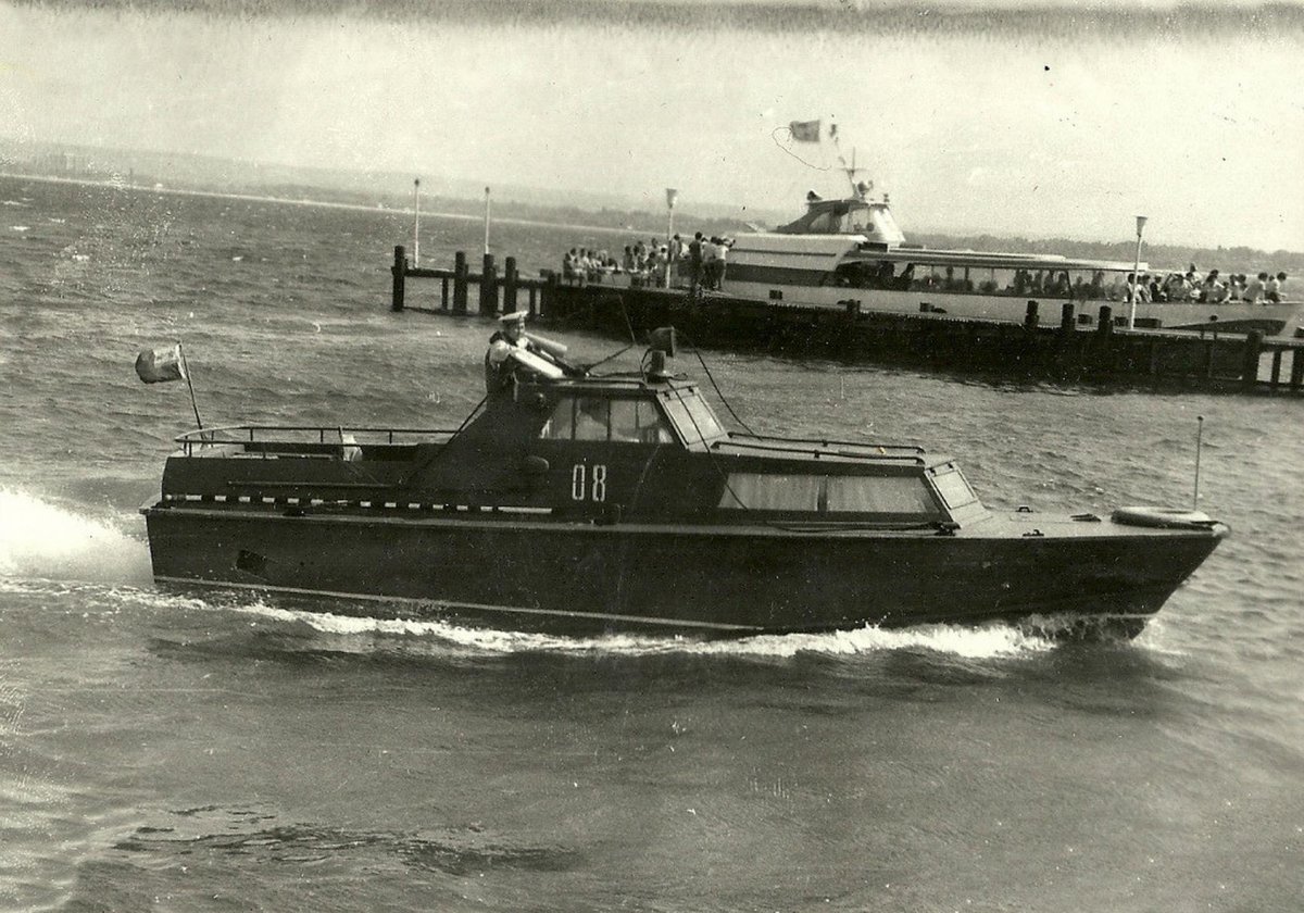 Катер Аист 1398б