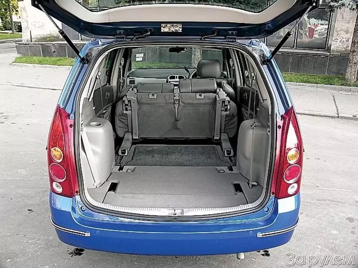 Mazda Premacy 2000 багажник