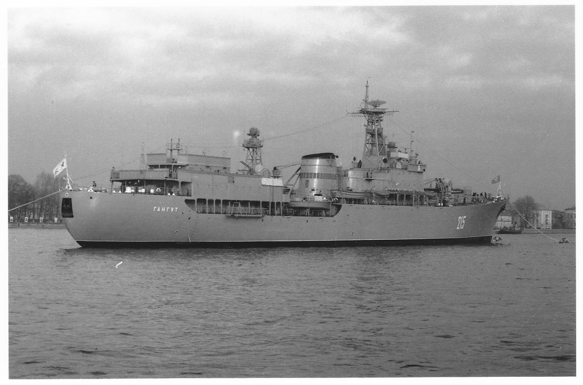 Учебный корабль Гангут Кронштадт