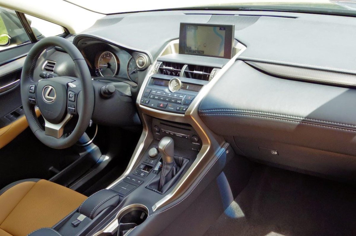 Лексус нх200 салон
