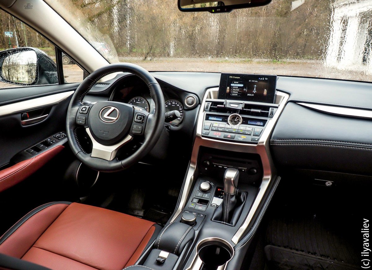 Лексус NX 200t салон