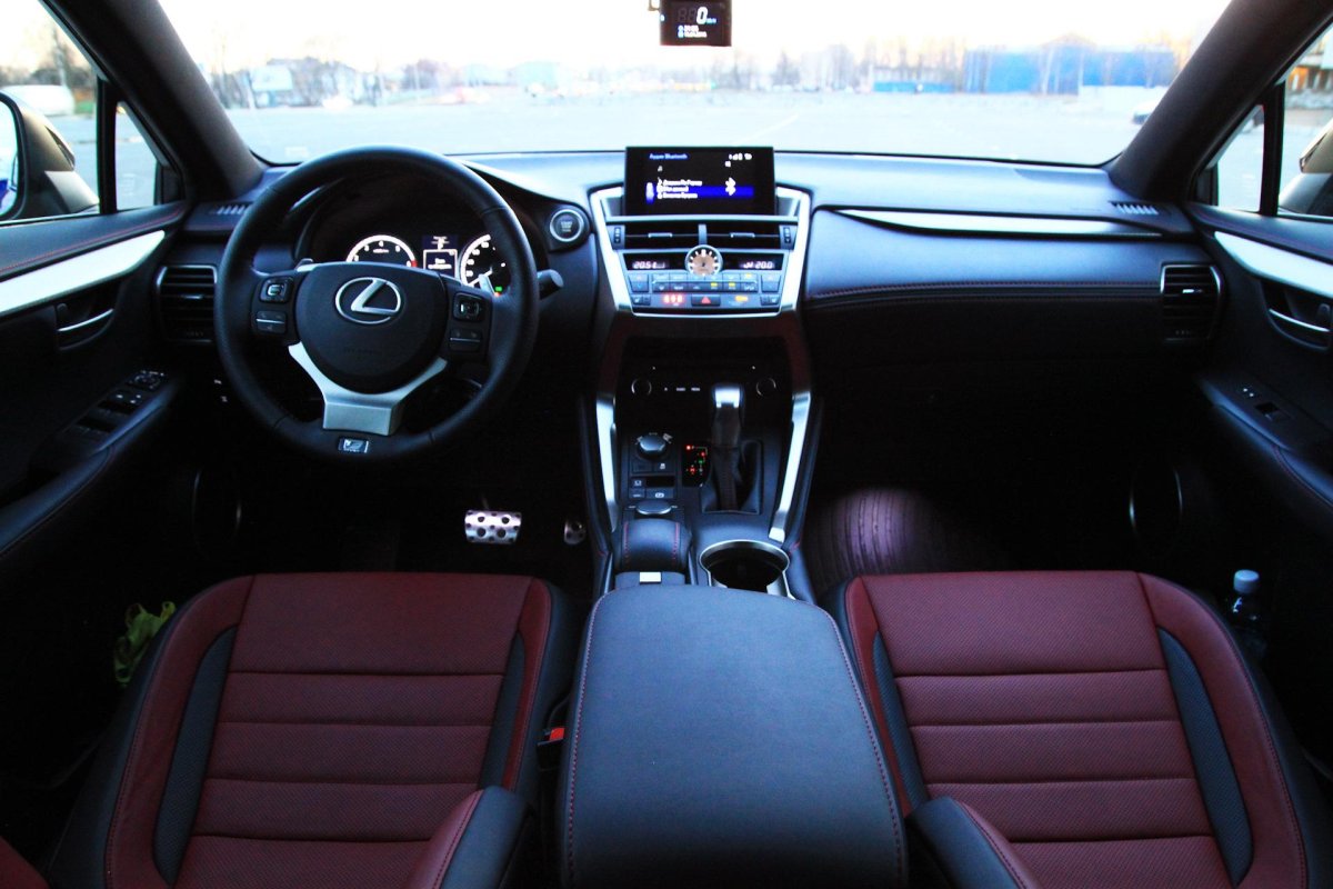Лексус NX 200t салон