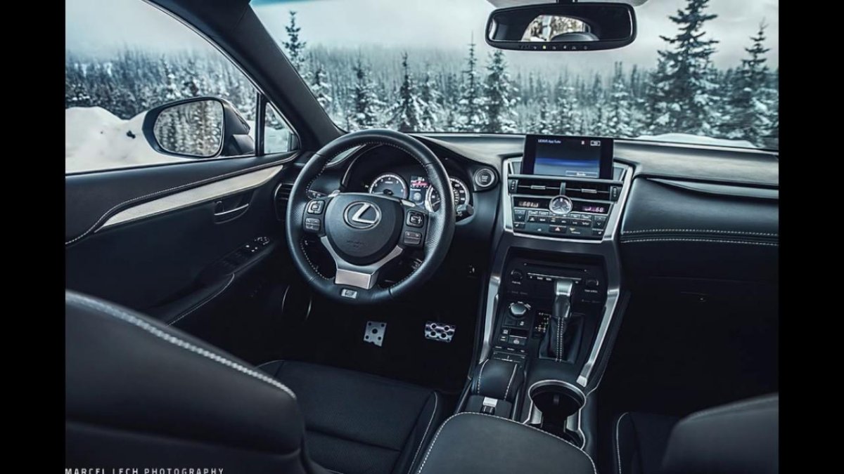 Lexus NX 200t салон