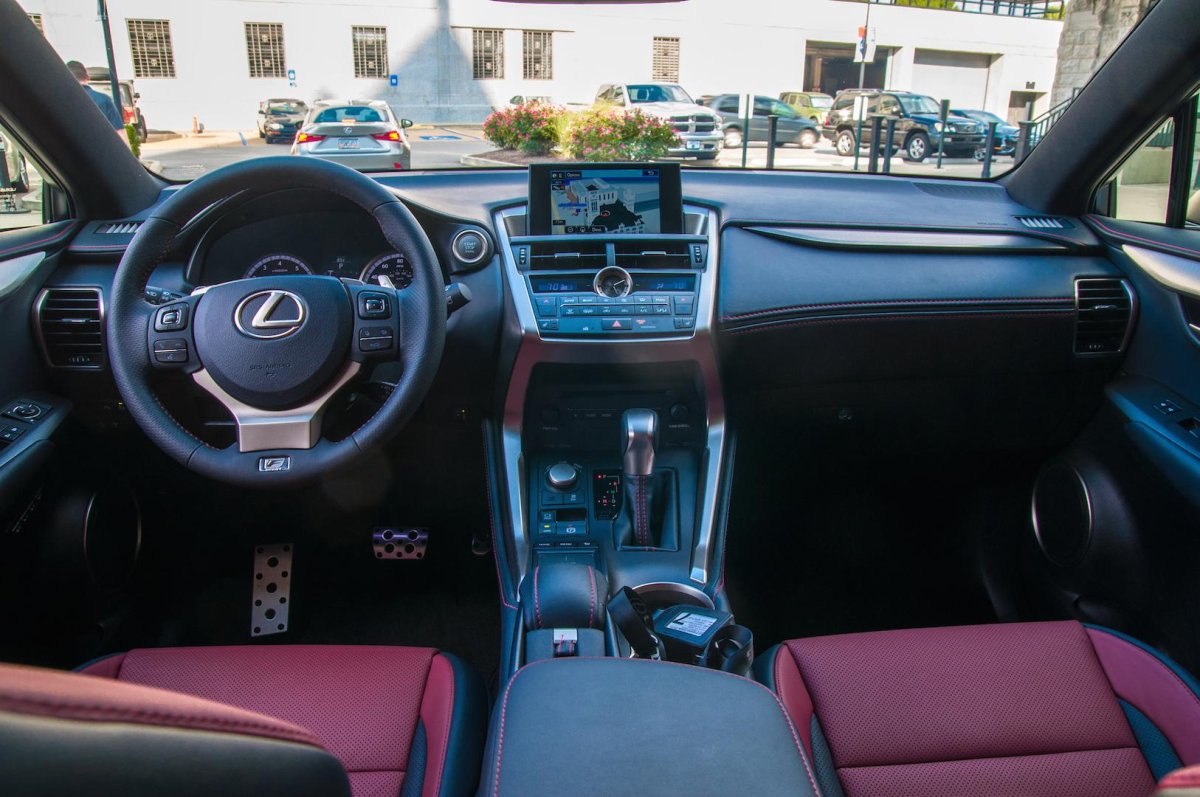 Lexus NX 300 салон