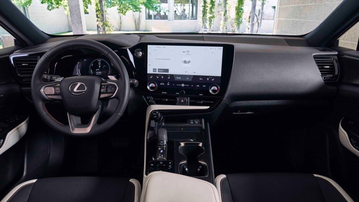 Lexus NX 2022 салон