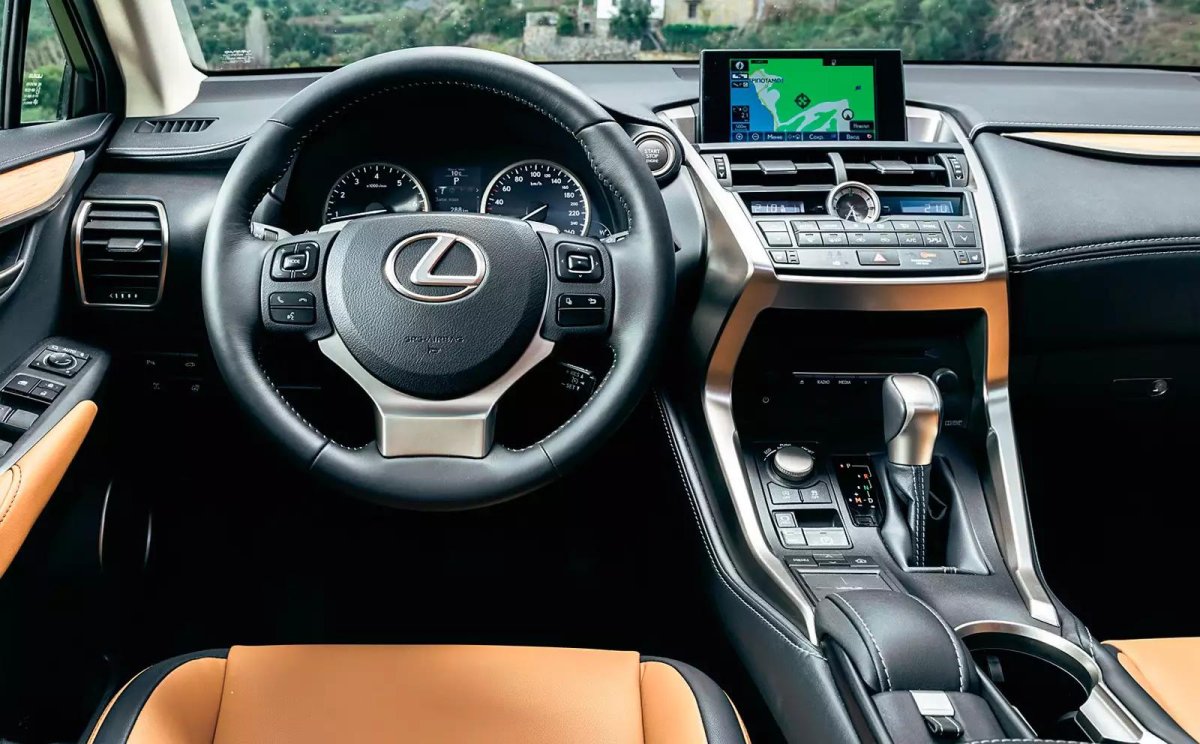 Lexus NX 200 салон