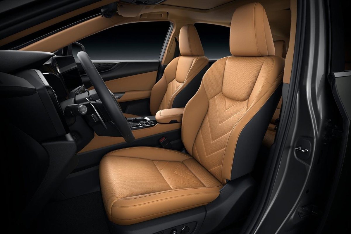 Лексус NX 2022 салон