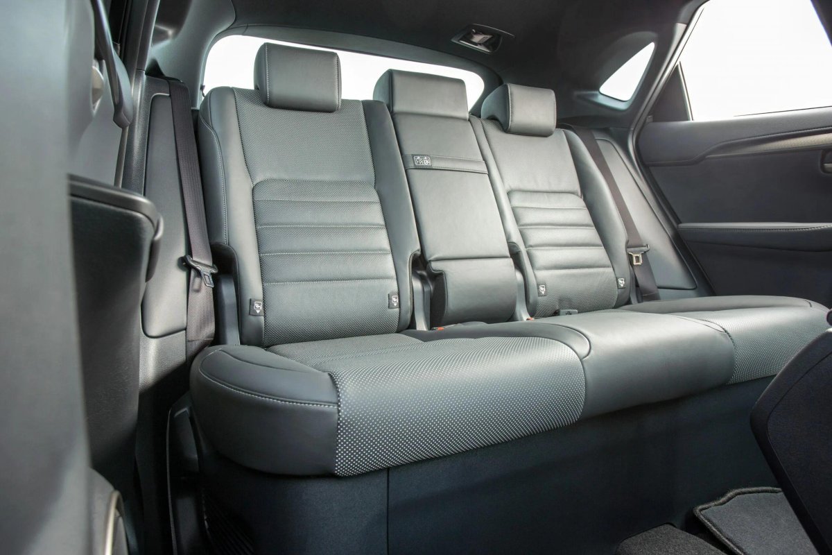 Лексус НХ 200 салон сзади