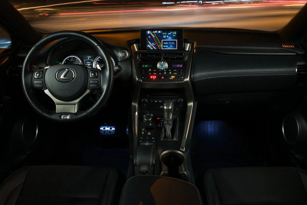 Лексус NX 200 салон