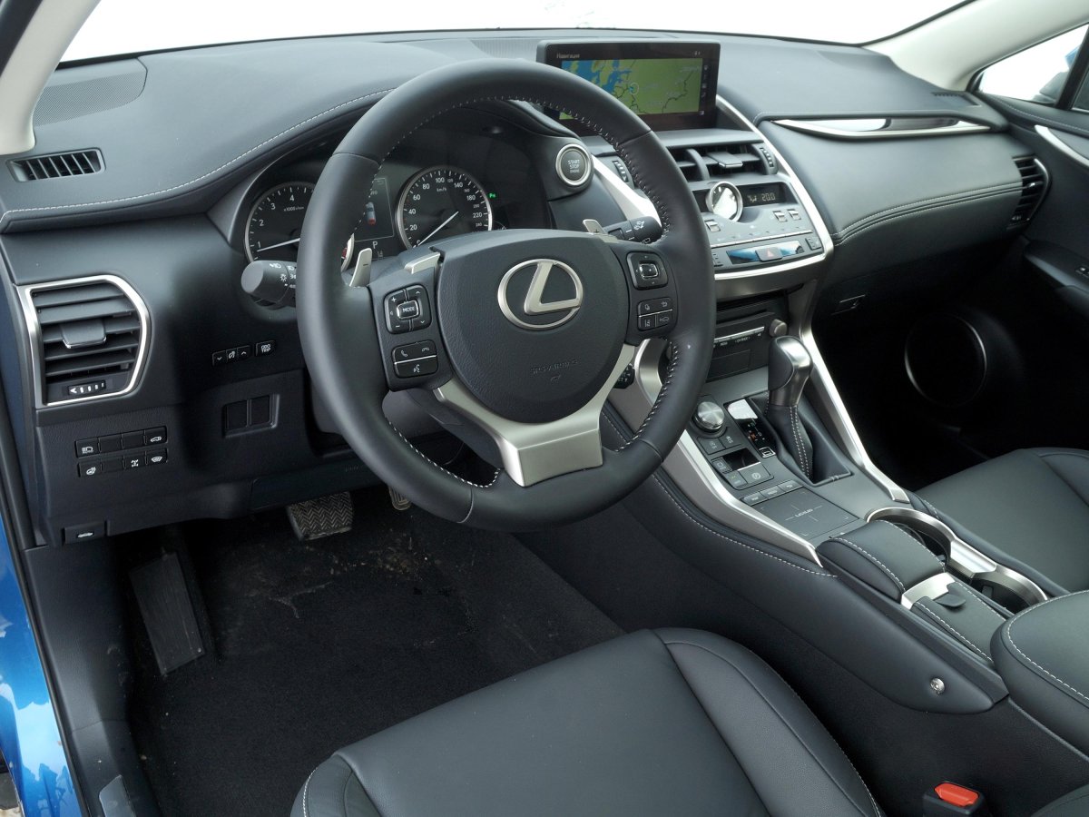 Lexus NX 2018 салон