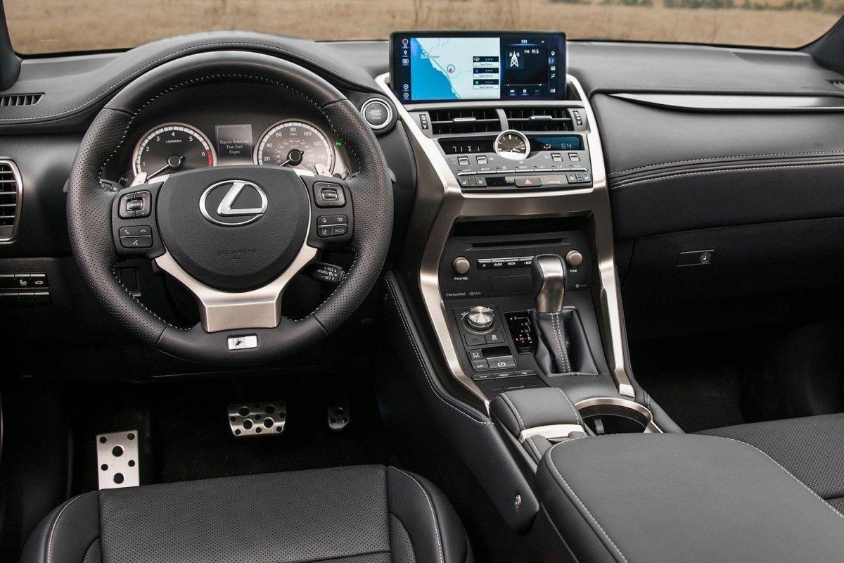 Lexus NX 200 салон