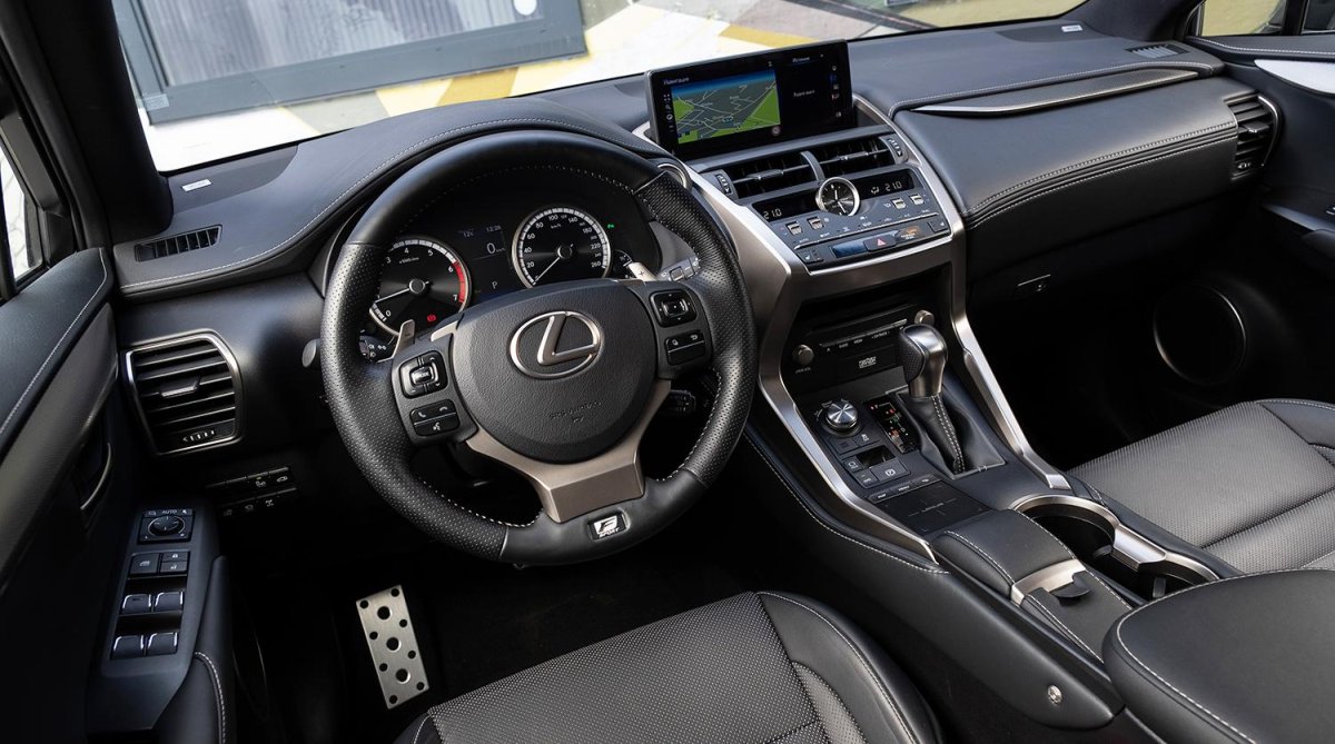 Lexus NX 200t салон