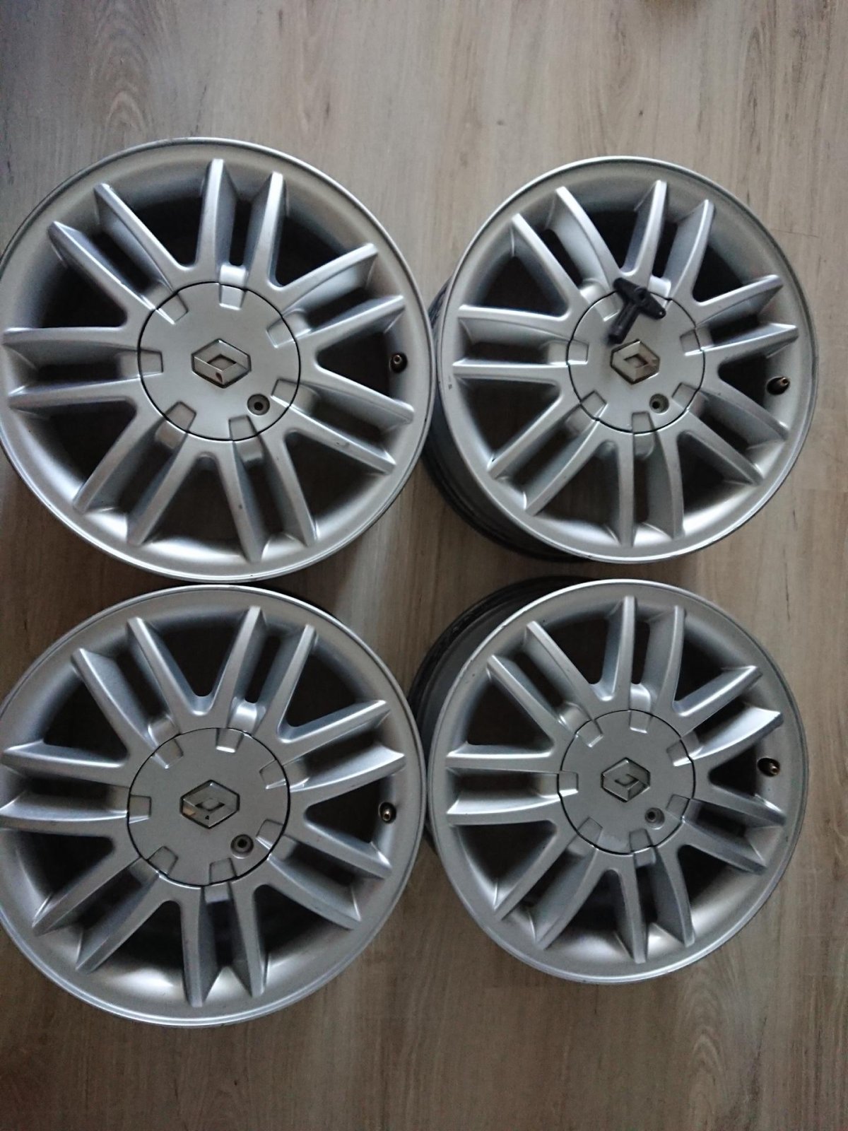 Диск колеса Рено Логан r15