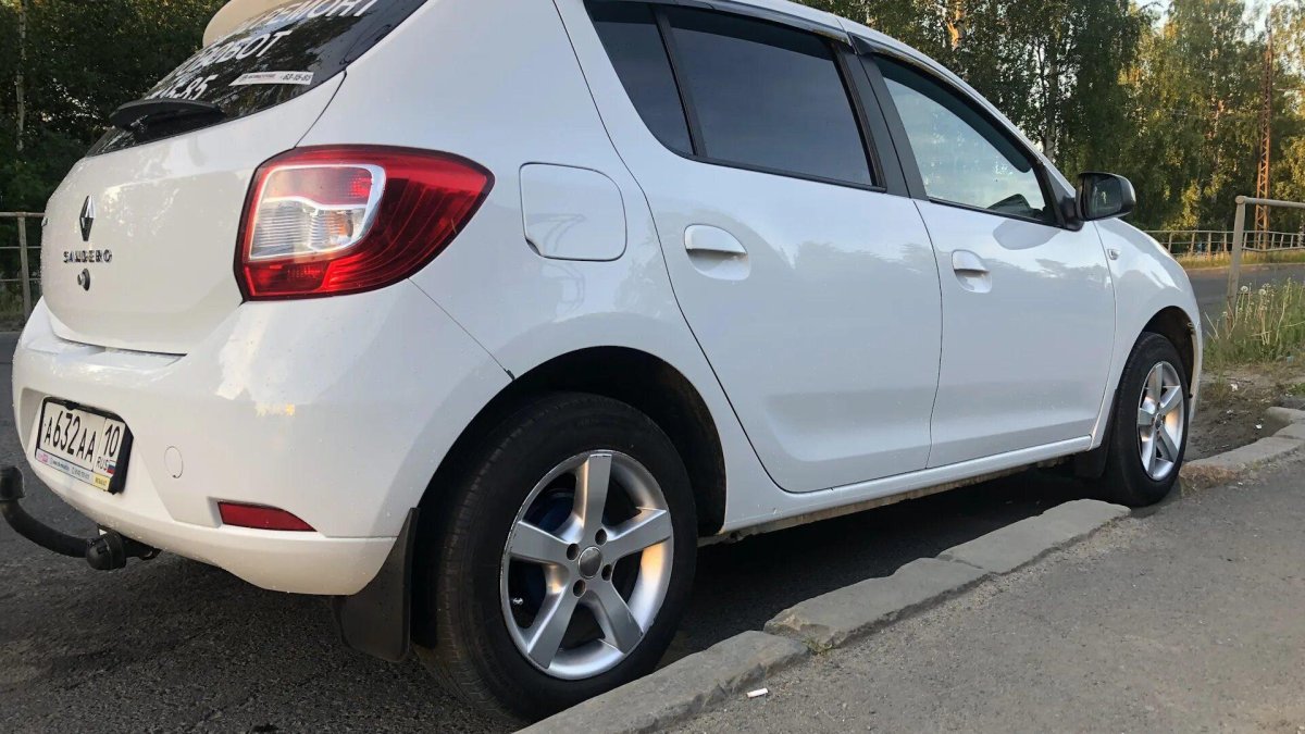 Рено Сандеро 2 белый