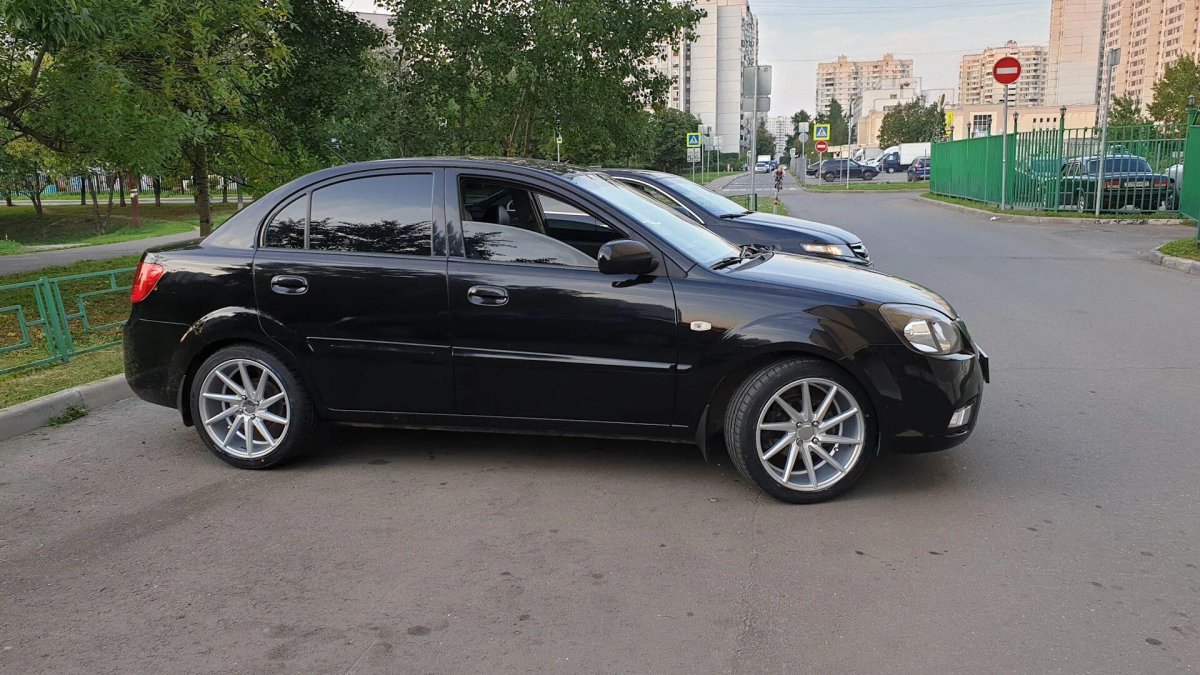 Киа Рио 2010 черная