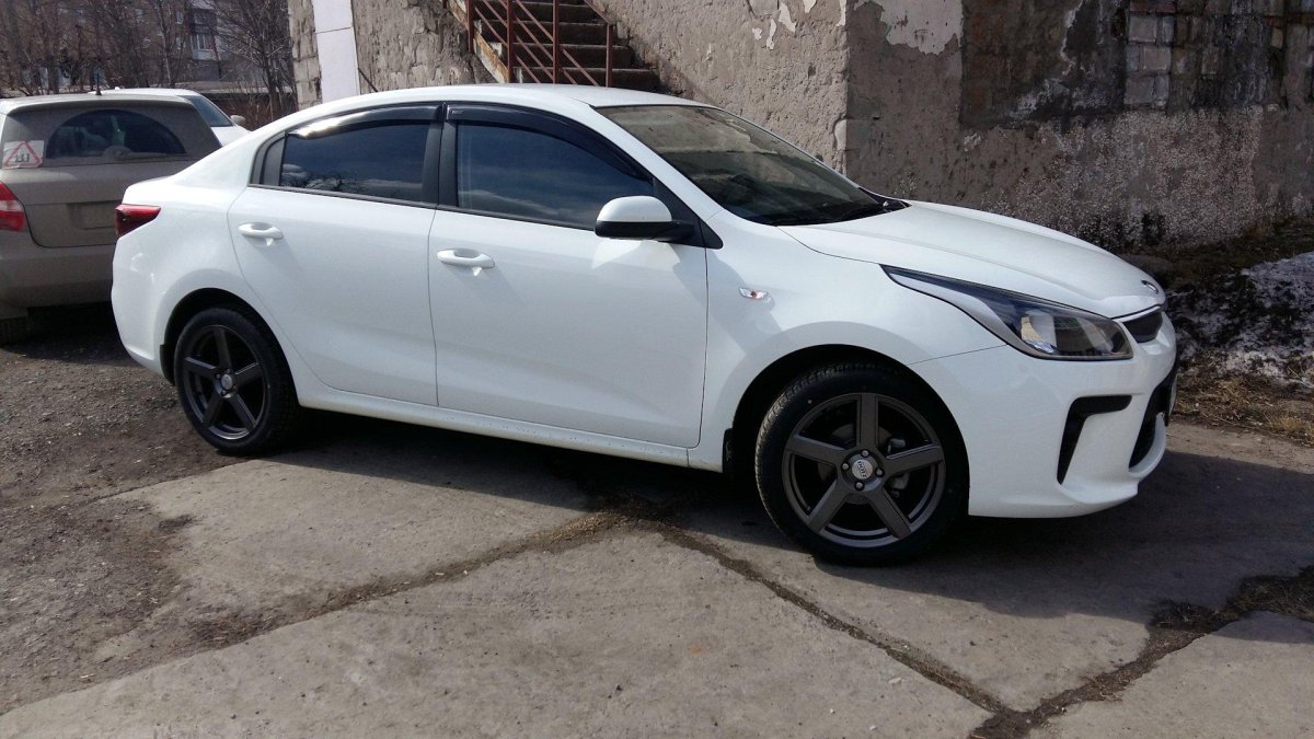 Kia Rio 4 PDW r17