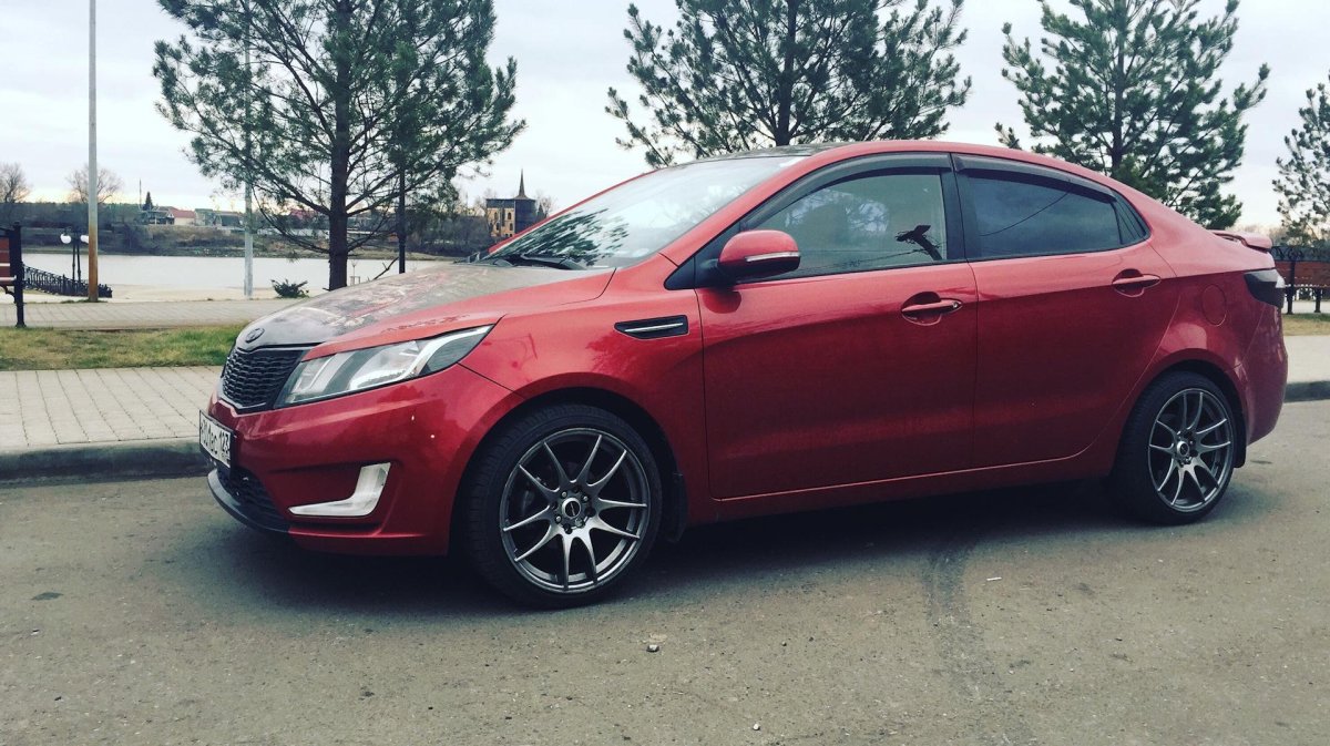 Kia Rio r17 красная