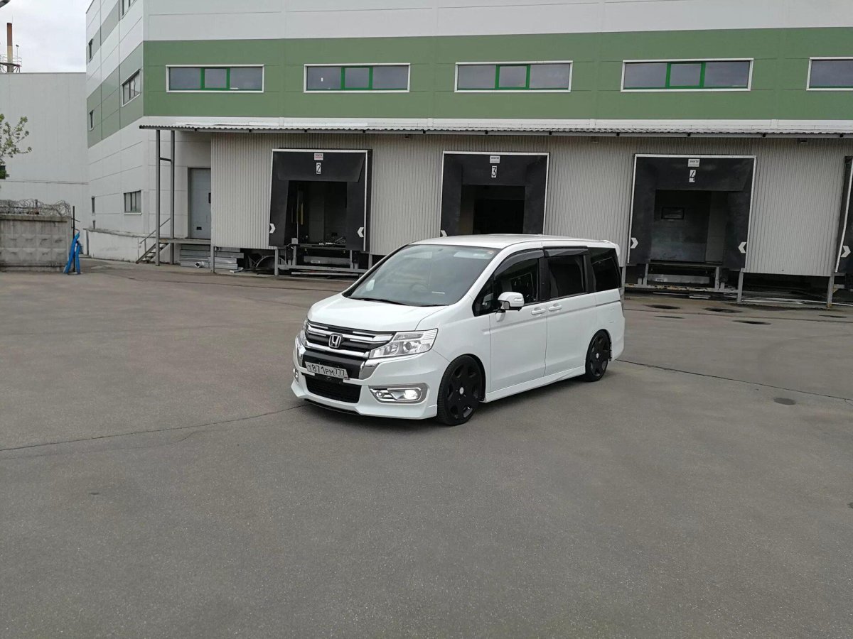 Honda Stepwgn g5 Tuning белая