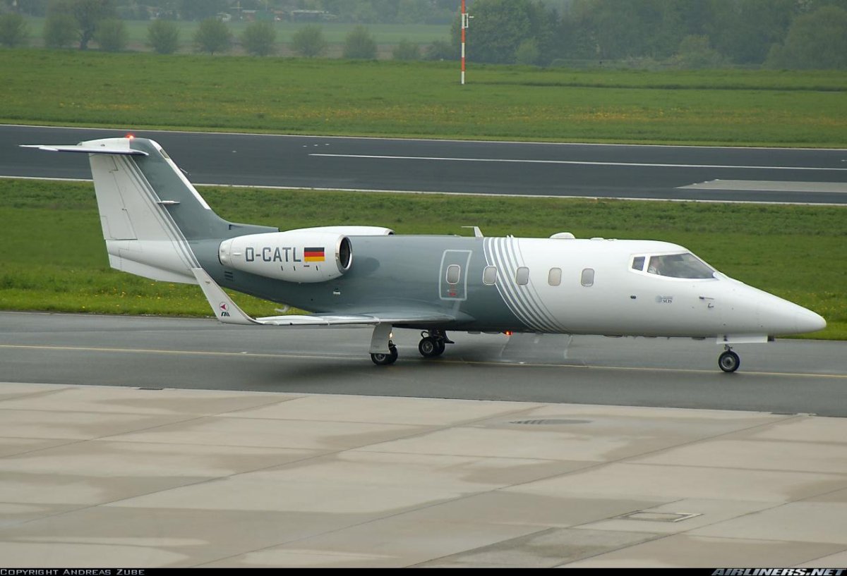 Самолет Learjet 35