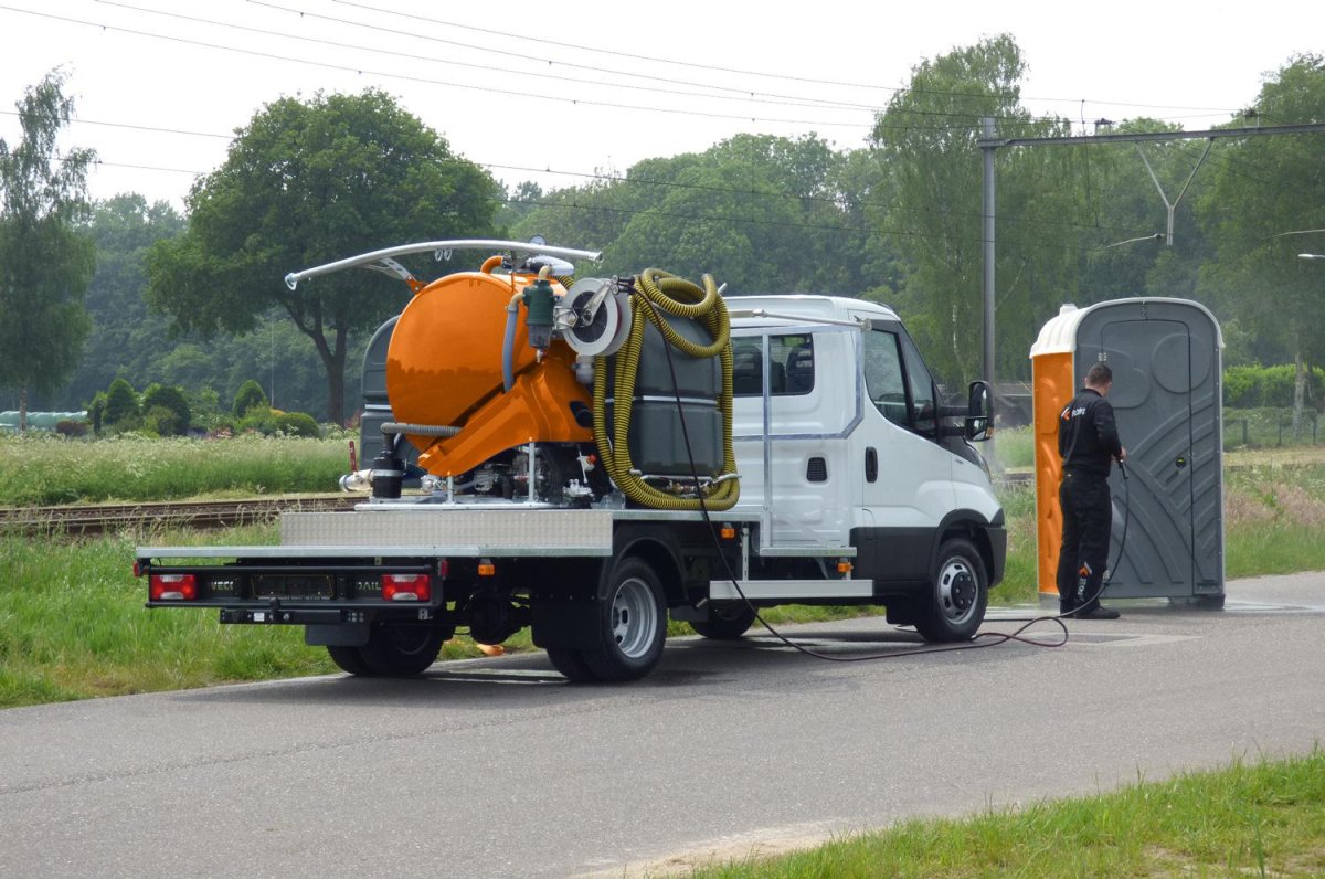 Машина для очистки туалетов