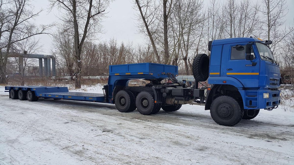 КАМАЗ-65225 седельный тягач с тралом