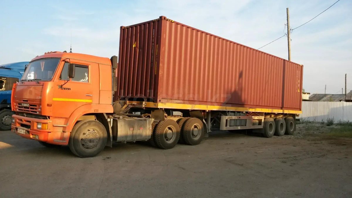 КАМАЗ-6460 седельный тягач с полуприцепом