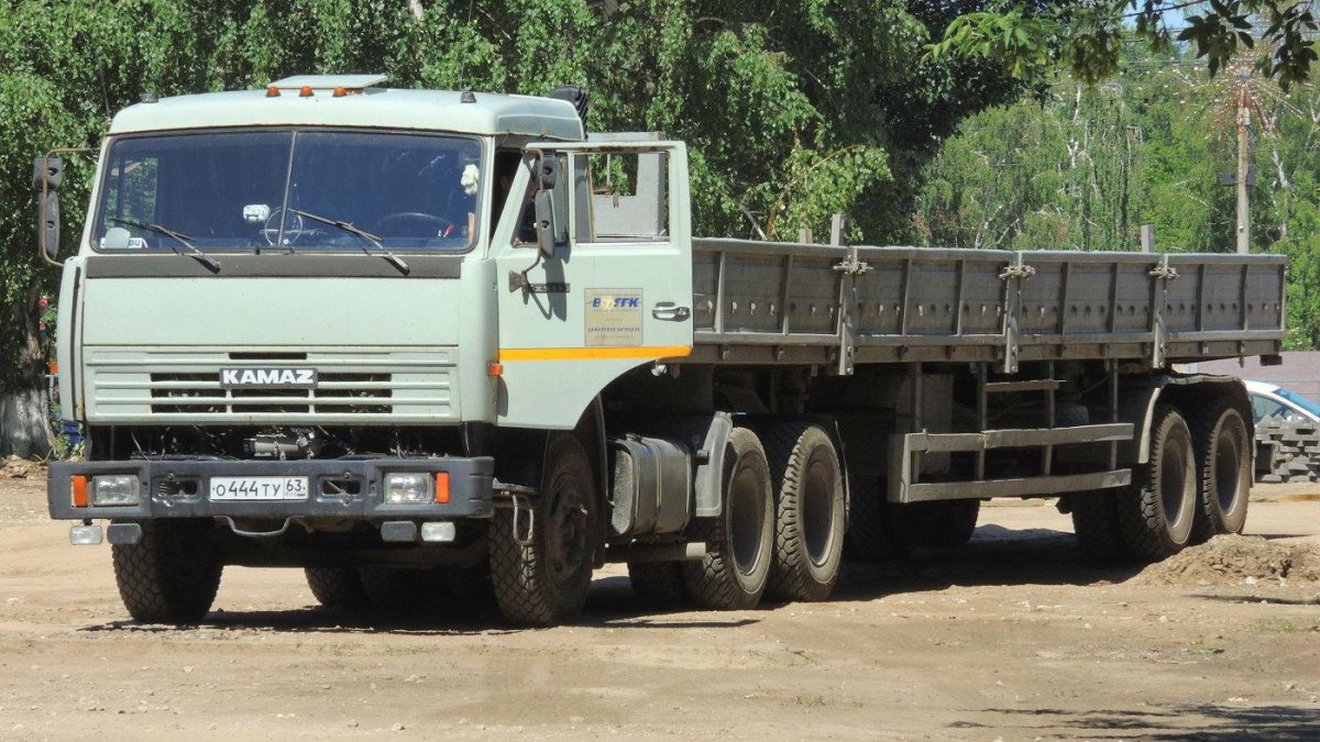КАМАЗ 54115 седельный тягач с полуприцепом