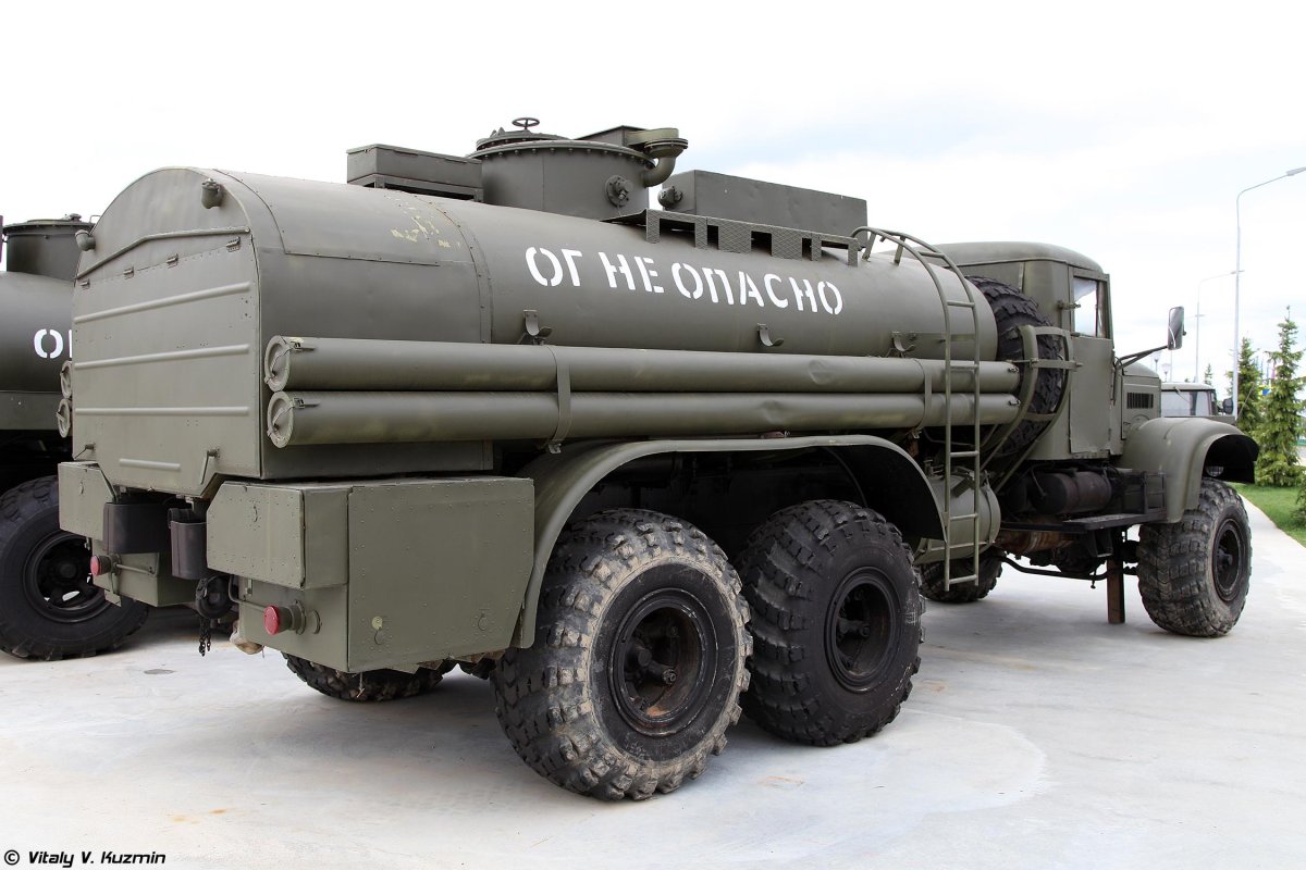 КРАЗ 255 топливозаправщик