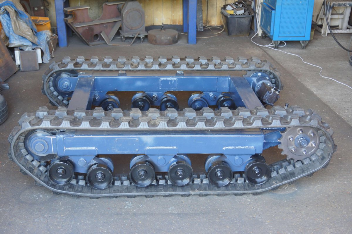 Универсальное гусеничное шасси УТС-140