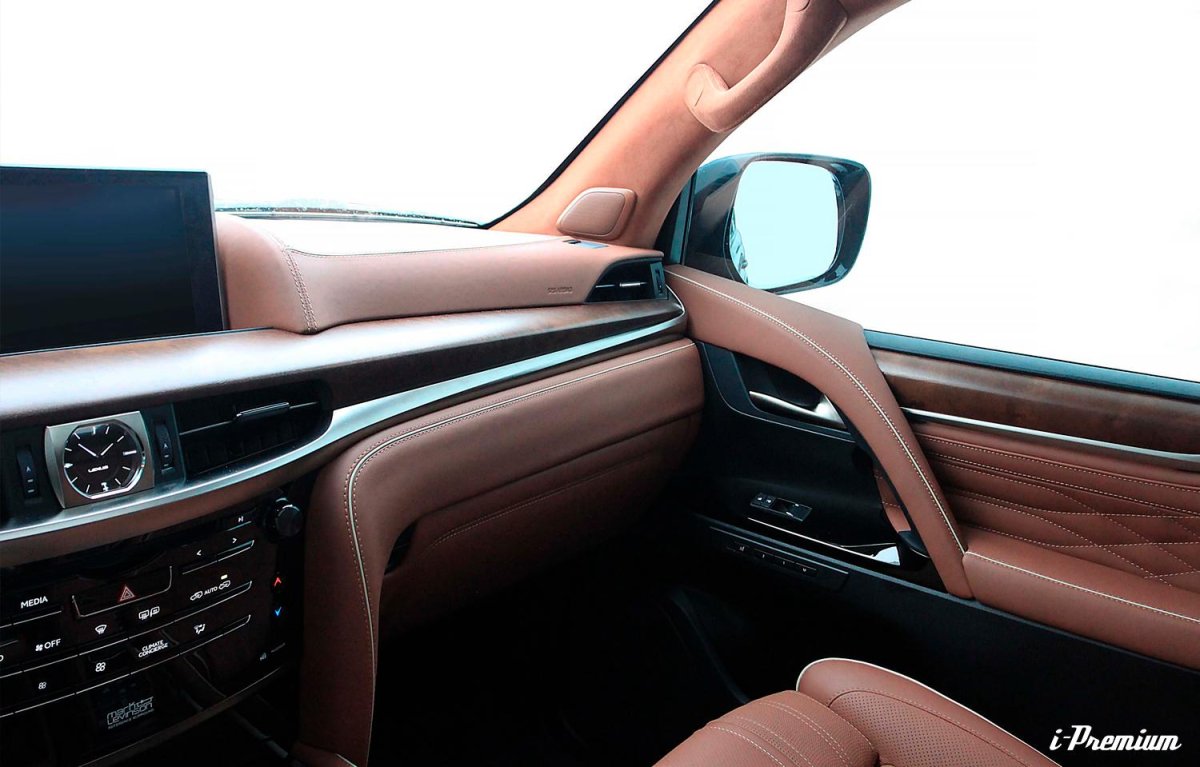 Lexus LX 570 перешив салона