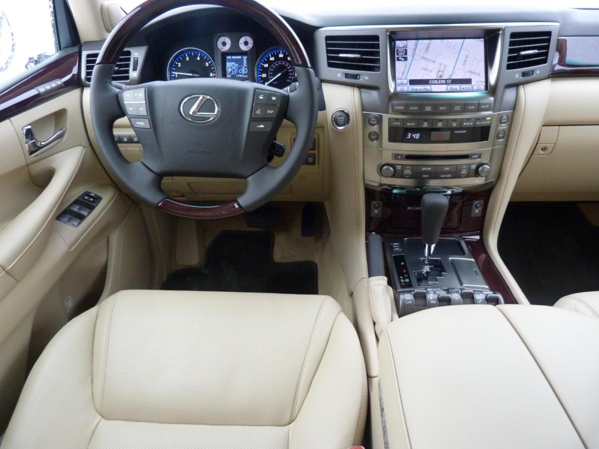 Lexus LX 570 2008 салон