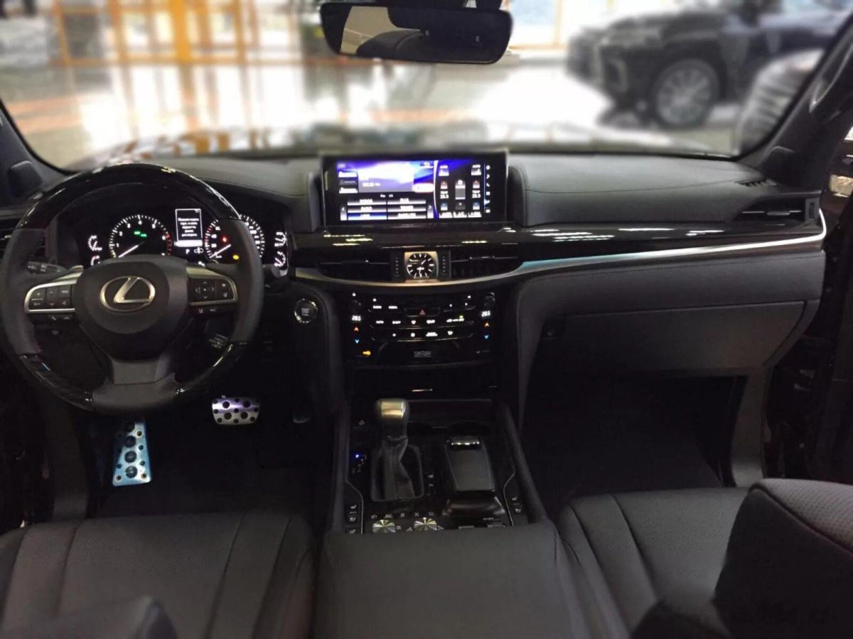 Lexus LX 570 2018 салон черный