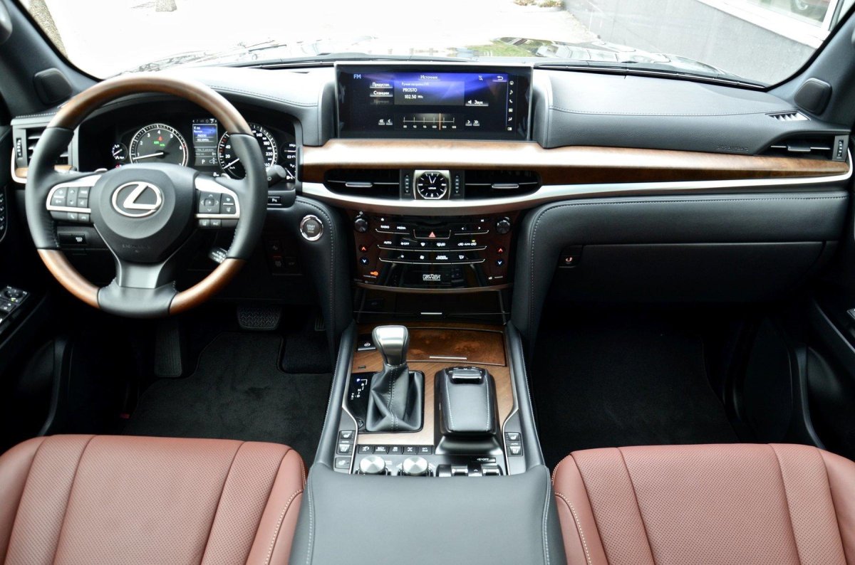 Lexus LX 570 2018 салон