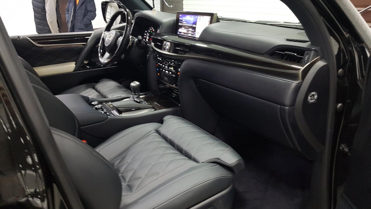 Lexus lx570 черный салон