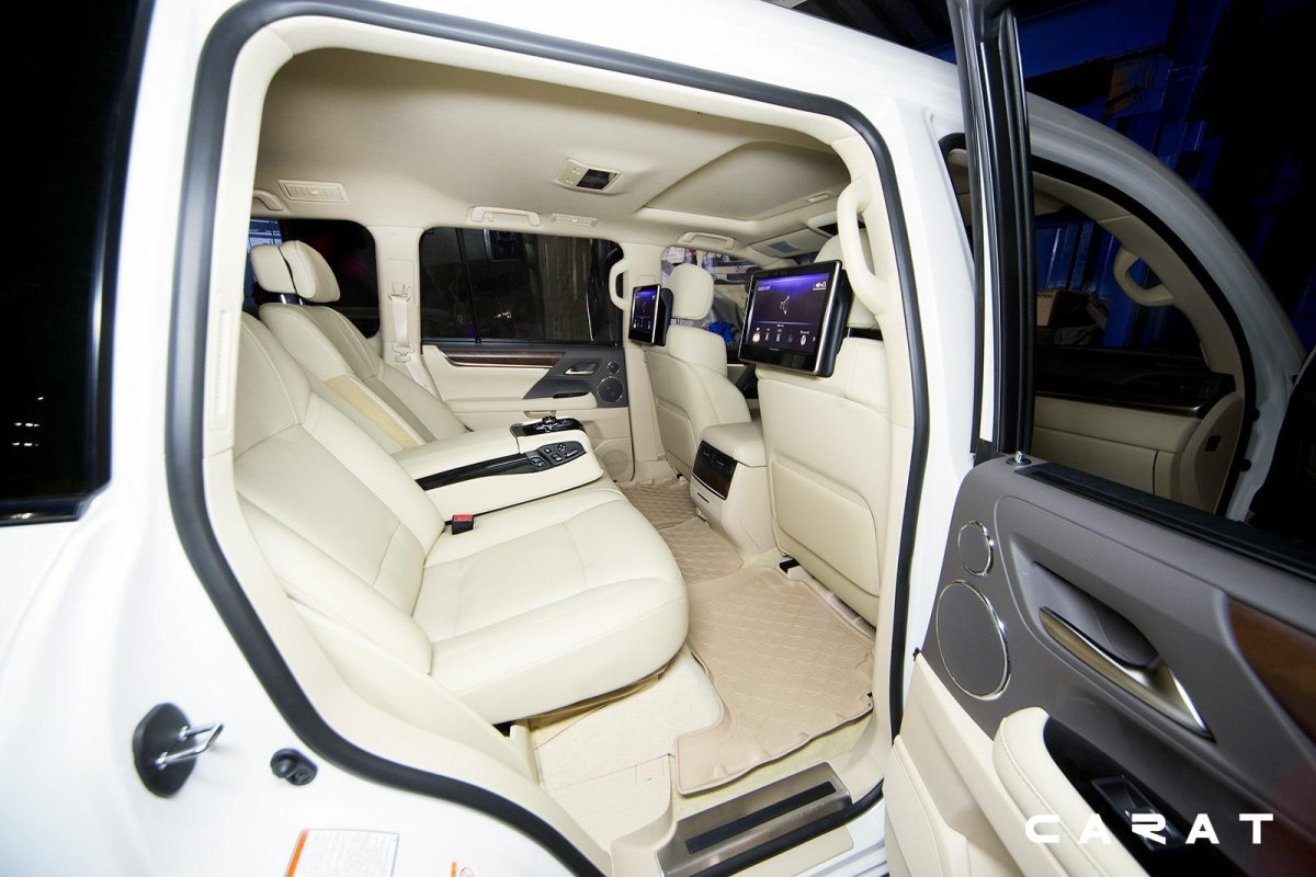 Lexus LX 570 белый салон