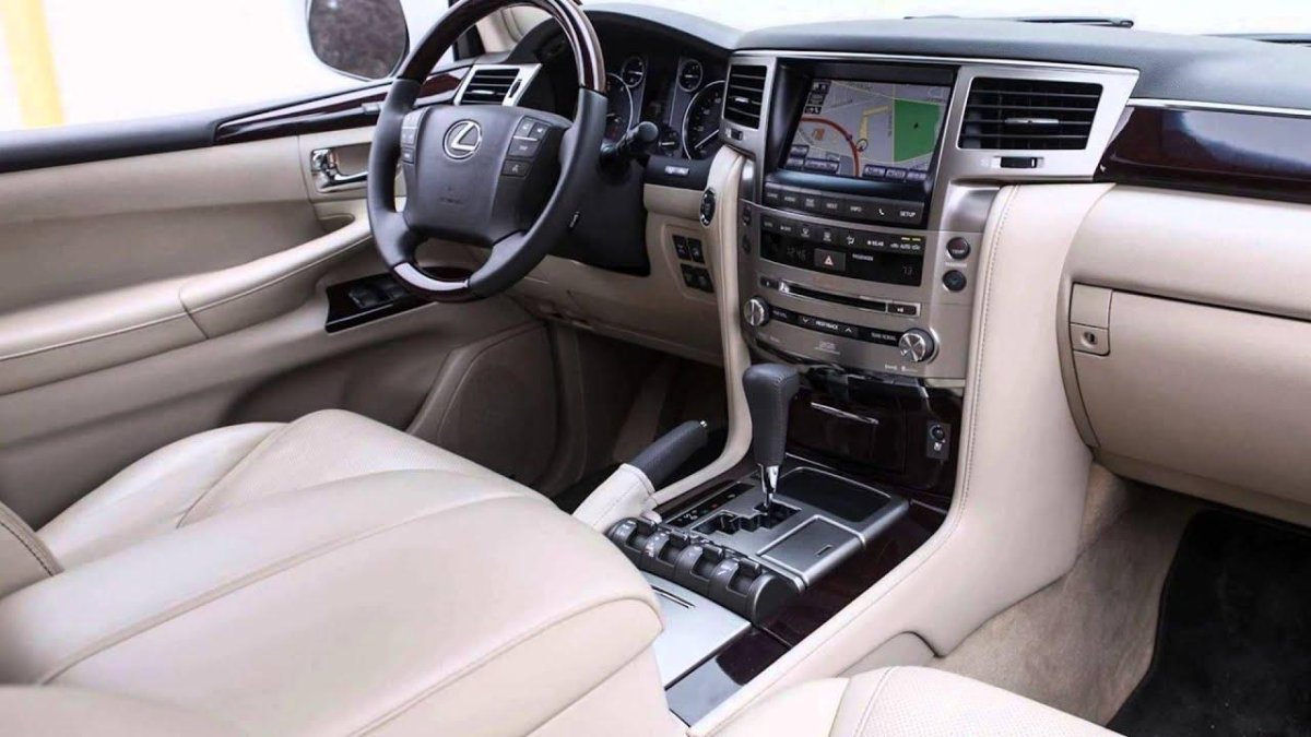 Lexus LX 570 2015 салон