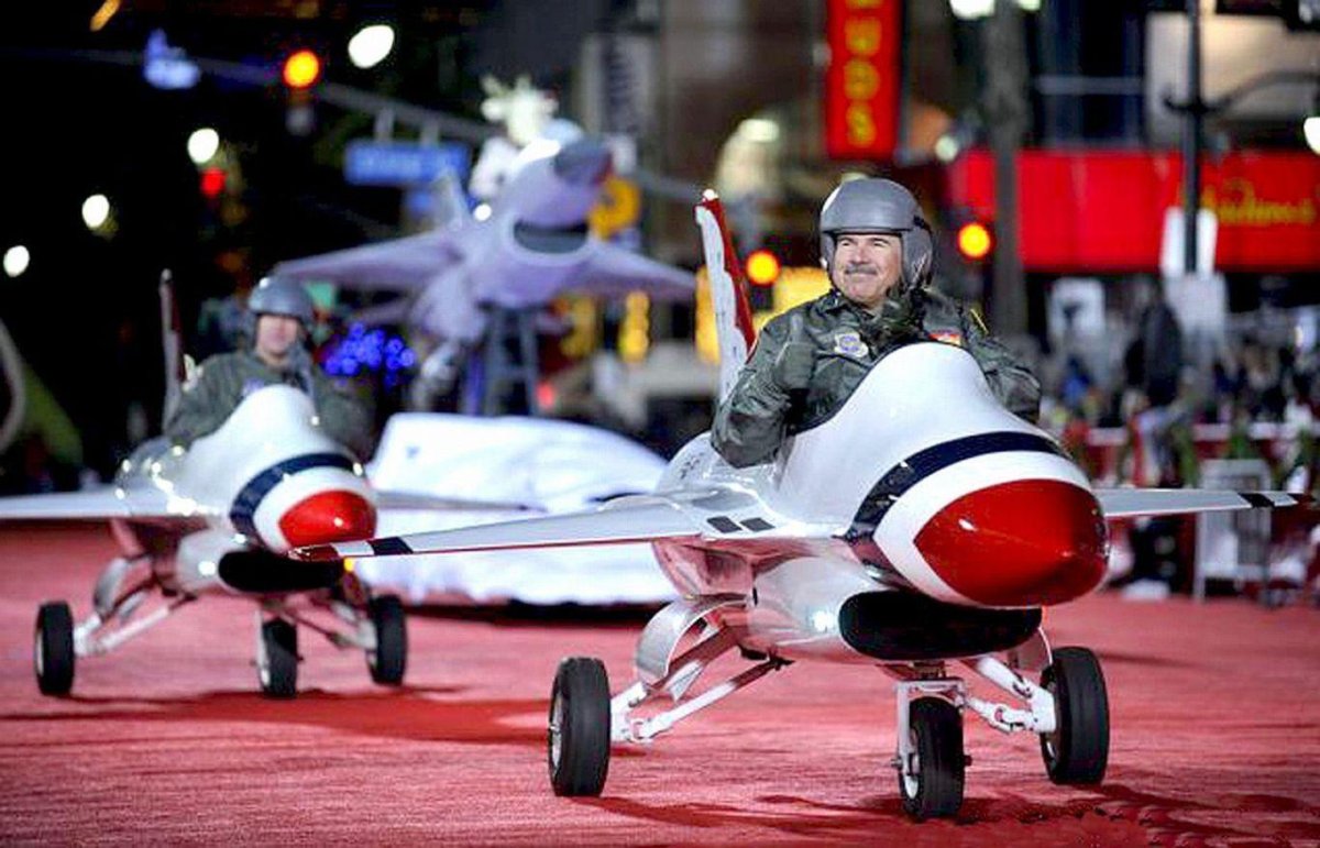 Эстонская Авиация на параде