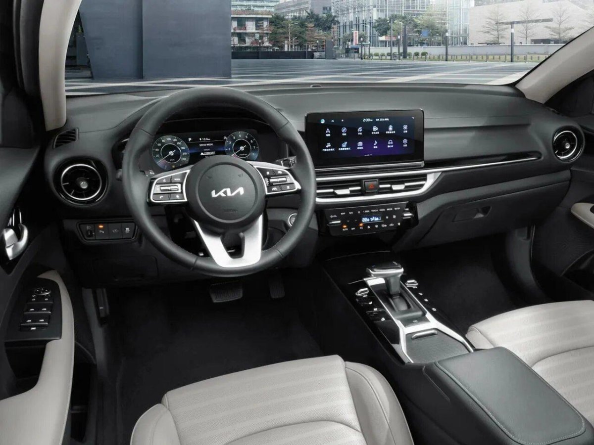 Kia Cerato 2022 салон