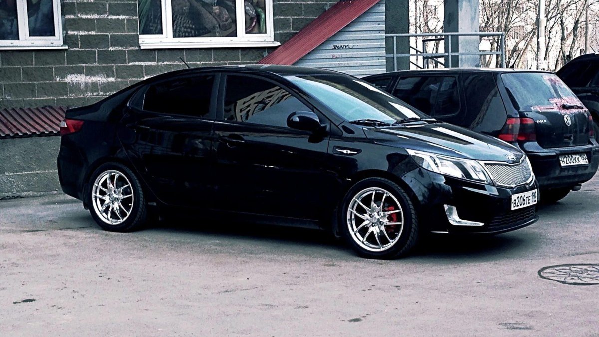 Киа Рио хэтчбек черная 2015