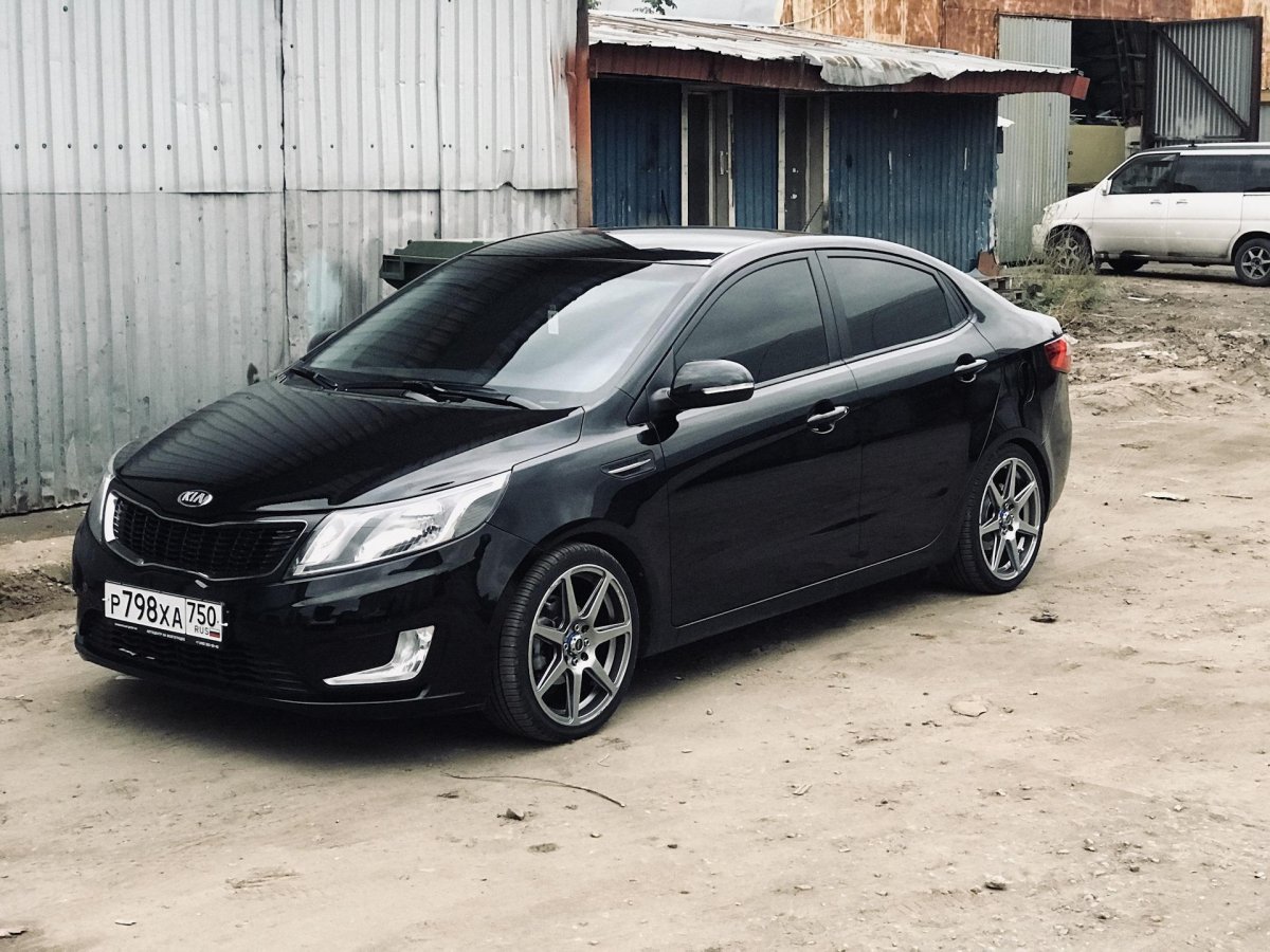 Kia Rio 4 черный r16