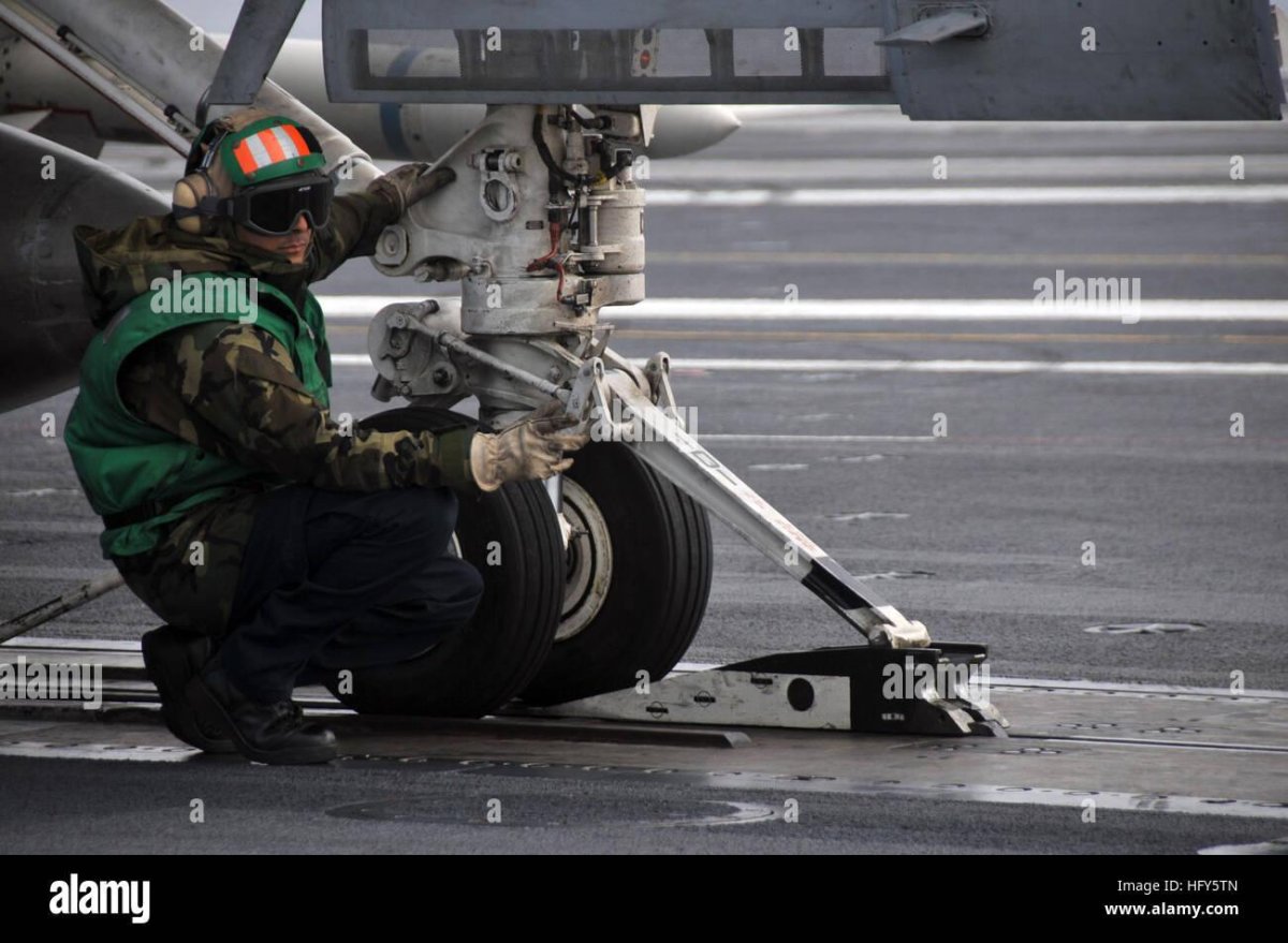 Корабельная катапульта для самолетов