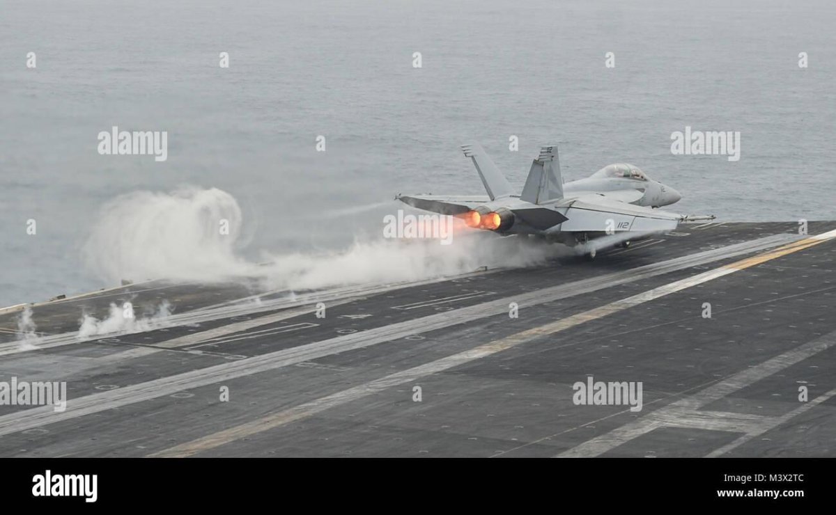 Ф-18 Хорнет на авианосце