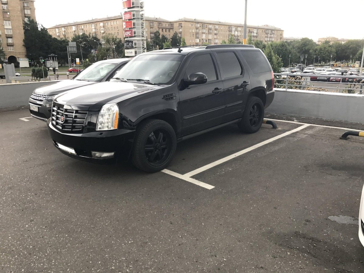 Cadillac Escalade 3